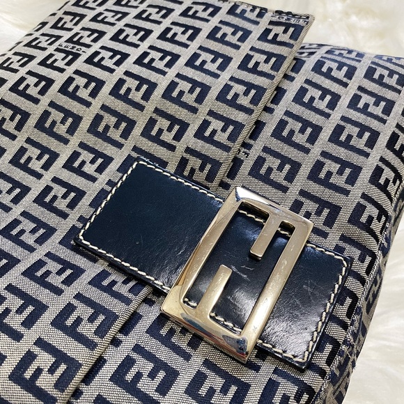 Authentic vintage Fendi blue Zucca mama baguette - Picture 2 of 10